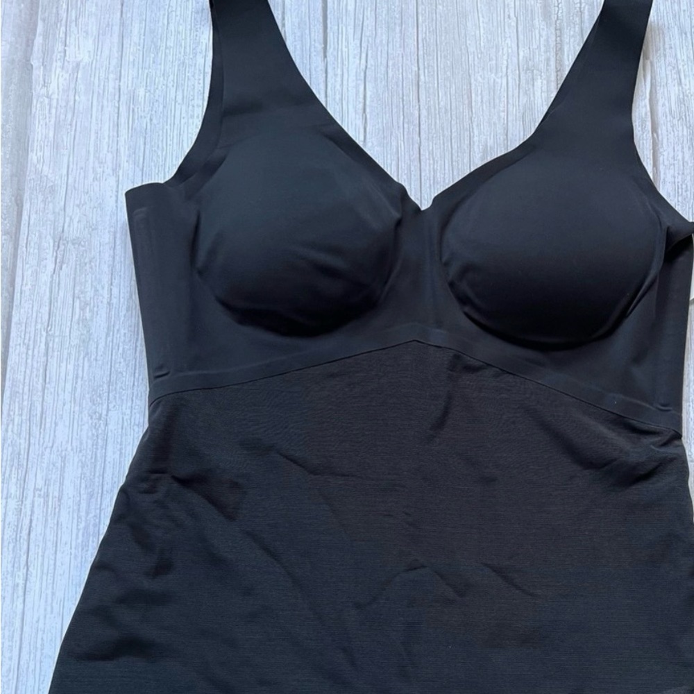 Honeylove Black Chemise Sleek Design Supportive Fit